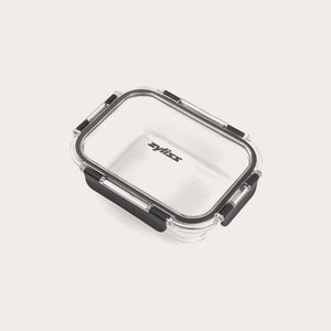 #0.64L/0.67qt A clear rectangular Zyliss glass container from the 3-Piece Set features a black silicone-sealed, leak-proof lid with black locking clips. The brand name “Zyliss” appears on the lid, set against a light background.