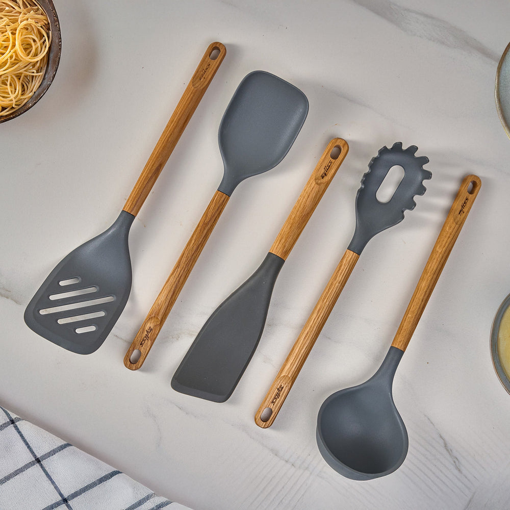 The Zyliss Oak Wood Utensil Set features sturdy wooden handles, making it perfect for any culinary task.
